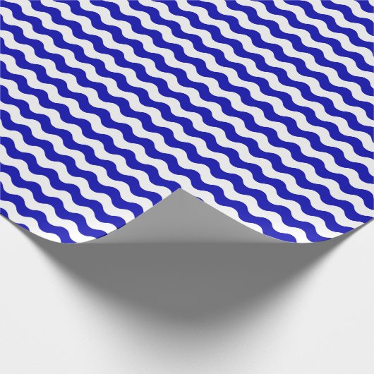 Medium Royal Blue en White Waves Wrapping Paper Cadeaupapier (Hoek)