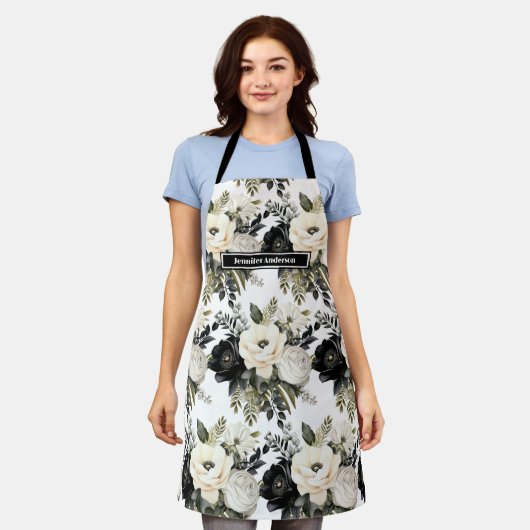 Medium Size Girly Zwart en Wit Bloemen Schort (Gedragen)