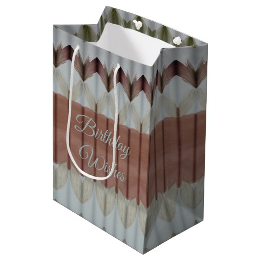 Medium Waterverf ontworpen Happy Birthday Gift Bag Medium Cadeauzakje (Voorkant Gekanteld)