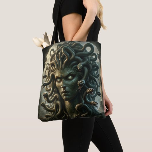 Medusa staat van de dood hoofd van slangen tote bag (Dichtbij)