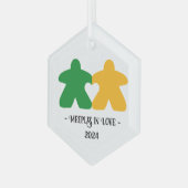 Meeples in Love, Green & Yellow Glass Ornament (Voorkant links)