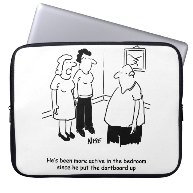 Meer actief in de slaapkamer. Darts Player Laptop Sleeve (Voorkant)