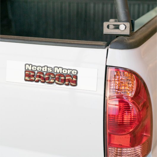 Meer Bacon nodig Bumpersticker (Op Truck)