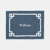 Meer Blauw en Wit Griekse Sleutel Monogram Fleece Deken (Voorkant (Horizontaal))