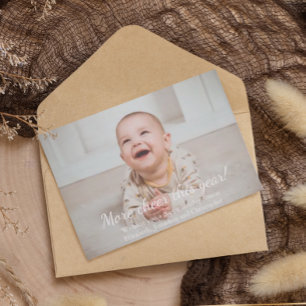 Meer cadeautjes dit jaar nieuwe babykerstkerst feestdagenkaart