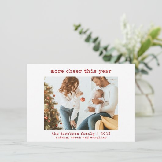 Meer Cheer dit jaar Nieuwe Baby Kerstmis Familie Feestdagenkaart (Staand voorkant)