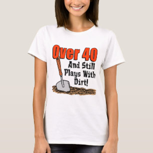 Meer dan 40 spleetjes met vuil t-shirt