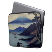 Meer, dennenboom en berg - Japan Laptop Sleeve (Voorkant Links)