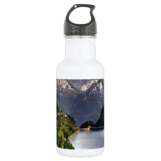 Meer in een vallei waterfles