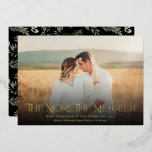 Meer informatie over de foto van zwangerschap folie feestdagenkaart<br><div class="desc">Maak je zwangerschap bekend in stijl met deze prachtige,  volledige fotovakantiekaarten! Ze hebben moderne,  elegante typografie,  "Hoe meer,  hoe meer" in echte folie. De achterkant bevat een kerstpatroon van pijnbomen boven een aangepaste kleur achtergrond (weergegeven in wit - zwart ziet er ook geweldig uit).</div>