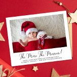Meer informatie over de nieuwe babyfeestkaart van<br><div class="desc">Een schattige kerstfeestkaart om seizoenswensen uit te zenden en de geboorte van je nieuwe baby aan vrienden en familie aan te kondigen. De voorzijde kenmerkt uw foto, "Meer de Merrier"in een stijlvol manuscript en uw groet en namen. Aan de achterkant, voeg een extra foto en de naam van de baby,...</div>