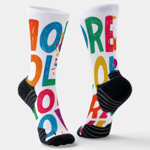 Meer Kleur Meer Liefde Speelse Regenboog Typografi Sokken