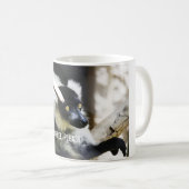 Meer koffie alsjeblieft. koffiemok (Voorkant rechts)