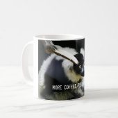 Meer koffie alsjeblieft. koffiemok (Voorkant links)