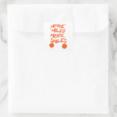 Meer Miles meer glimlachen. Vierkante Sticker (Tas)