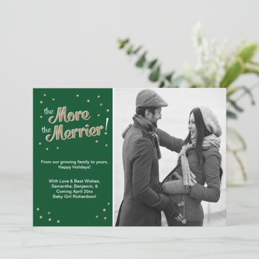 Meer over de Merrier zwangerschapsaankondiging Gro Feestdagenkaart (Staand voorkant)