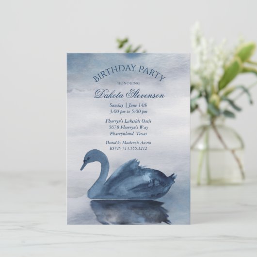 Meer reflecties | Dusty Blue Swan Birthday Party Kaart (Staand voorkant)