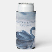 Meer reflecties | Dusty Blue Swan Groomsman Seltzer Blikjeskoeler (Seltzer Achterkant)