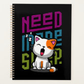 Meer slaap nodig | Grappige Cat schattige geeuwen  Planner (Voorkant)