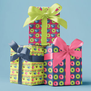 Meer van je dan donuts die papiervellen ompakken inpakpapier vel