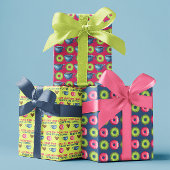 Meer van je dan donuts die papiervellen ompakken inpakpapier vel