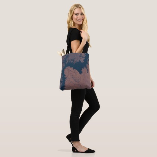 Meer van Nasser Tote Bag (Op model)