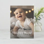 Meer vrolijkheid dit jaar schattige één fotokerst feestdagenkaart (Staand voorkant)