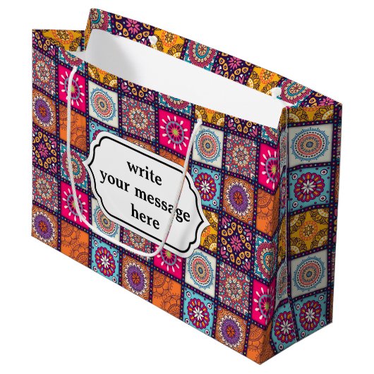 Meerdere geometrische florvormige mandala met bete large cadeautasje (Voorkant Gekanteld)