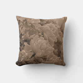 Meerdere pioenen in sepia kussen