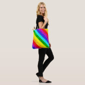 Meerhoekige, met regenboog beklede strips tote bag (Op model)