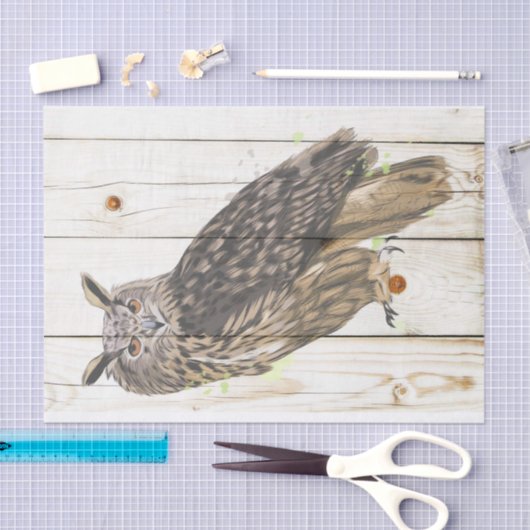 Meerhuisuil op getande houten planken tissuepapier (Craft)