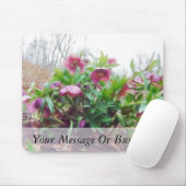 meerjarige Planten van de hellebore in de tuin Muismat (Met muis)