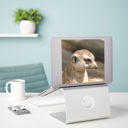 Meerkat 048 sticker (Laptop op bureau)