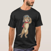 Meerkat als piloot met pet van piloot t-shirt (Voorkant)