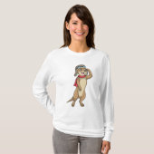 Meerkat als piloot met pet van piloot t-shirt (Voorkant volledig)
