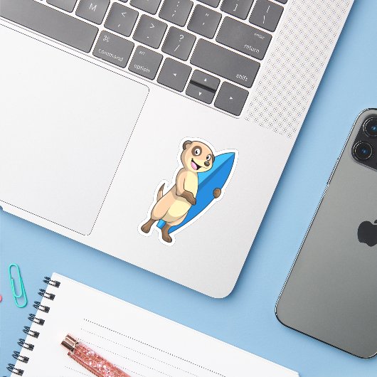 Meerkat als surfer met surfboard sticker (Laptop met iPhone)