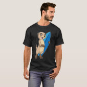 Meerkat als surfer met surfboard t-shirt (Voorkant volledig)