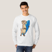 Meerkat als surfer met surfboard t-shirt (Voorkant volledig)