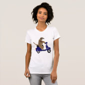 Meerkat op Donkere Blauwe Moped T-shirt (Voorkant volledig)
