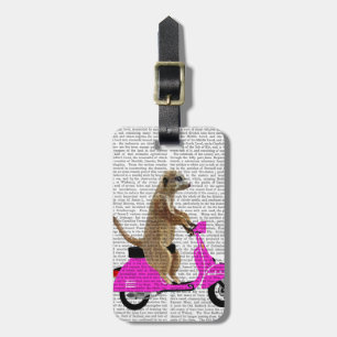 Meerkat op roze brommer bagagelabel