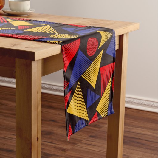 Meerkleurig driehoekpatroon korte tafelloper (Voorbeeld)