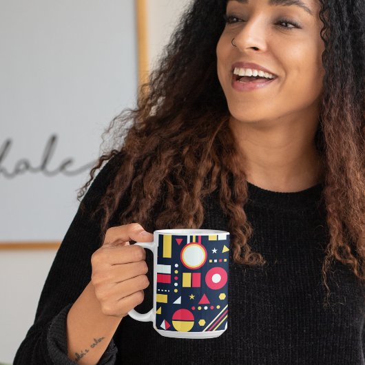 Meerkleurig geometrisch vormenpatroon koffiemok