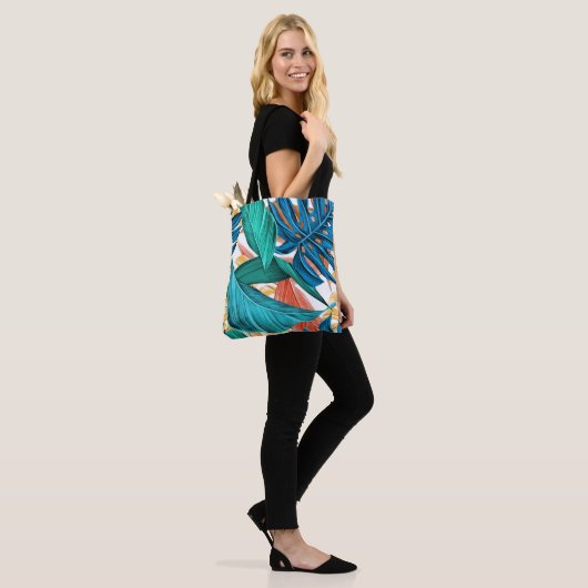 Meerkleurige bladeren & palmbladeren tote bag (Op model)