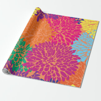 meerkleurige chrysanthema's op oranje verpakkingsp cadeaupapier