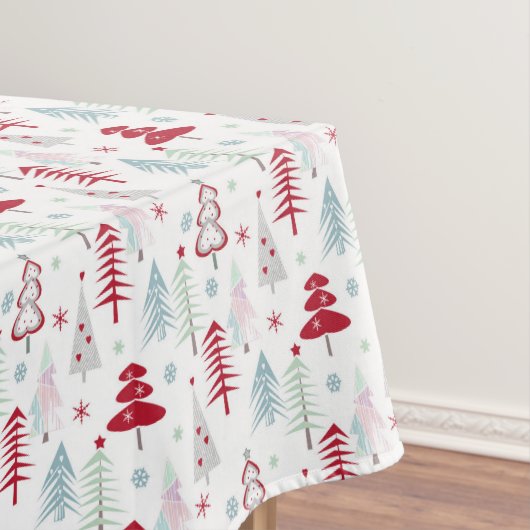 Meerkleurige kerstbomen op een wit tafelkleed (Voorbeeld)