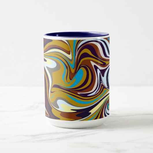 Meerkleurige mok van twee tonnen koffie. (Midden)