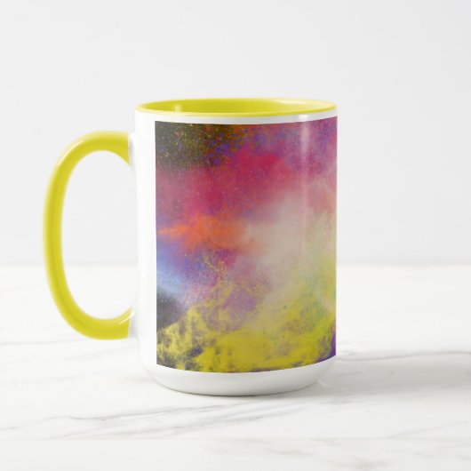 Meerkleurige mok van twee tonnen koffie. (Links)