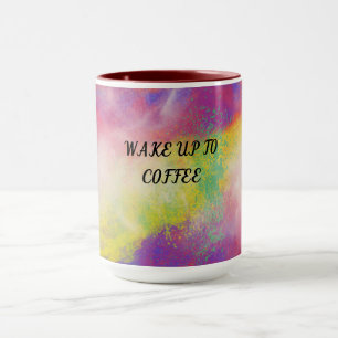Meerkleurige mok van twee tonnen koffie.