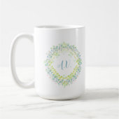 Meerkleurige Pastel Bloemenkrans en Monogram Koffiemok (Links)