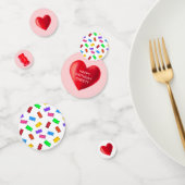 Meerkleurige snoepjes en harten confetti (Groep)